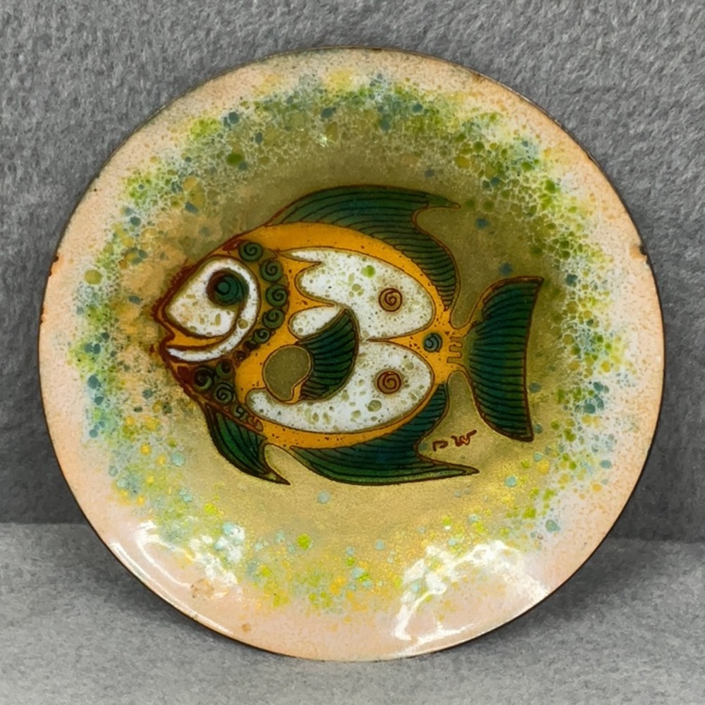 Phyllis Wallen Artistic Mid-Century Enamel on Copper “Fish” Design Glass Plate - Picture 10 of 15